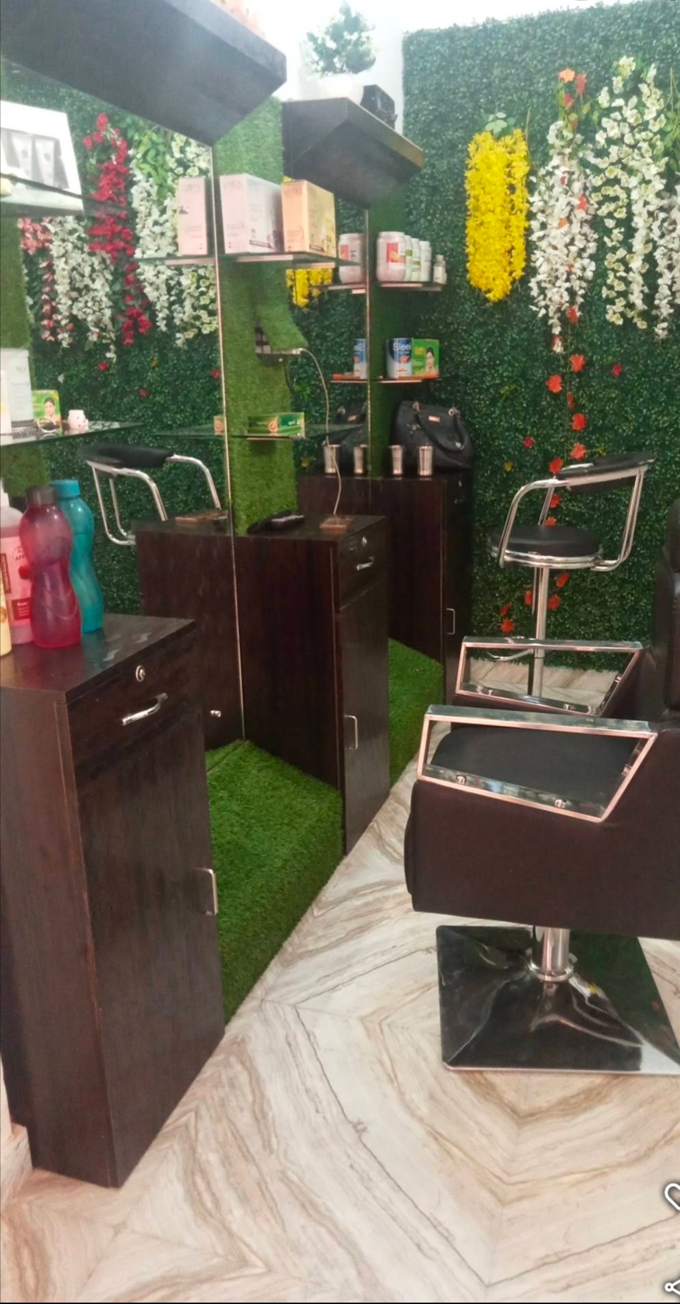 Sunshine beauty parlour 